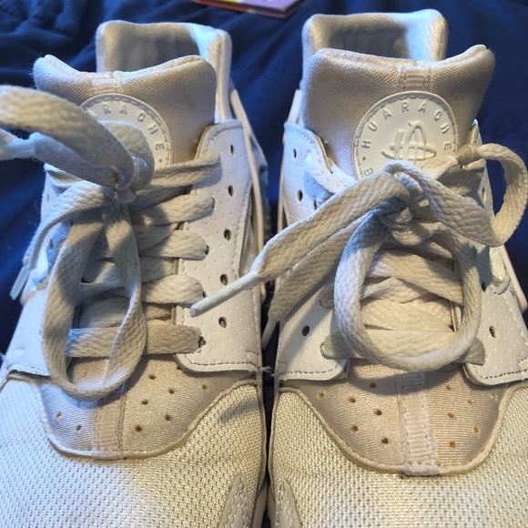 *SOLD*Nike Huaraches White. Women’s Size9 (7youth) - Picture 5 of 6